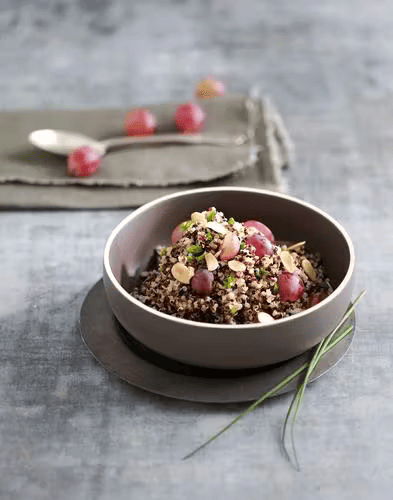 Salade quinoa, raisins et amandes